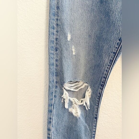 Levi Premium Wedgie Straight Distressed Denim Size 25. NWT - Picture 3 of 8